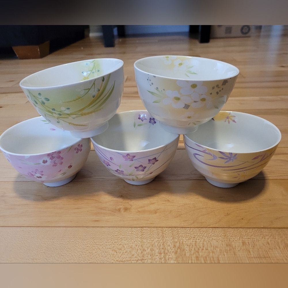 5 Japanese Ceramic Floral Patterned Bowls